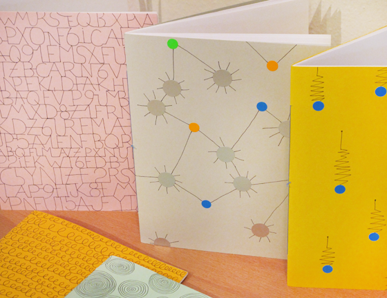 Collection de carnets uniques à motifs colorés entièrement réalisés à la main © Florence Boudet