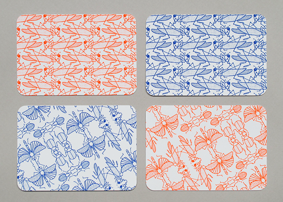 cartes postales aux bords arrondis, sérigraphiées motif nuée d'insectes ©Florence Boudet